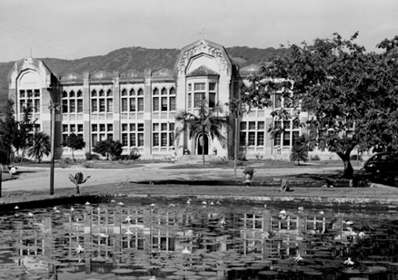 Hacia la década de los 30 el edificio patrimonial (bloque 41) recibe a la entonces Facultad Nacional de Agronomía.