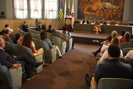 La ceremonia se llevó a cabo en el Aula Máxima de la Facultad de Minas.