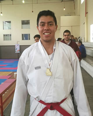 Jan Michel Alvarado logró medalla de oro en Karate DO categoría 84 kg.