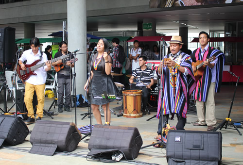 Música y baile de diferentes regiones del país también estudiaron presentes en la Feria de la Diversidad.
