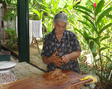 Elaboración artesanal de pulpas de tamarindo. Foto cortesía.