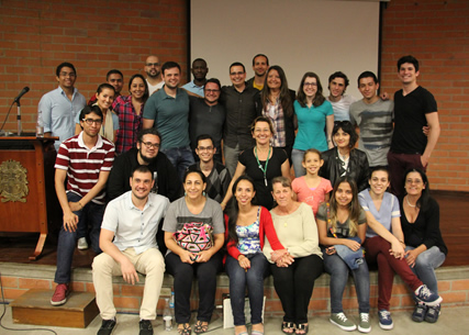 El equipo de la profesora Bez y algunos estudiantes de la Maestría en Enseñanza de las Ciencias Exactas y Naturales.