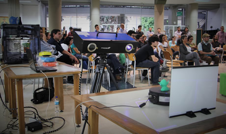 Biblioteca Efe Gómez adquirió escáner láser y una impresora 3D que ahora están a disposición de la comunidad universitaria.