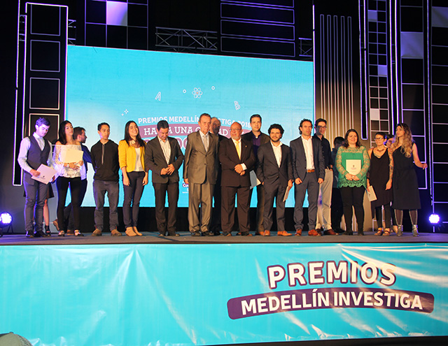Invertir en investigación es fundamental para aportar al desarrollo de los territorios, dijo el alcalde de Medellín, Federico Gutiérrez, en la ceremonia de premiación de Medellín Investiga.