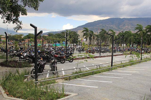 Con más de 700 celdas de parqueo, el parqueadero de motos es otro de los grandes logros en materia de infraestructura.