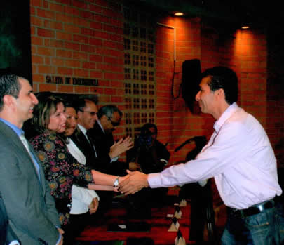 En 2011 recibió la Medalla Alejandro López, una distinción que reconoce la excelencia en el desempeño profesional de los funcionarios de la U.N.