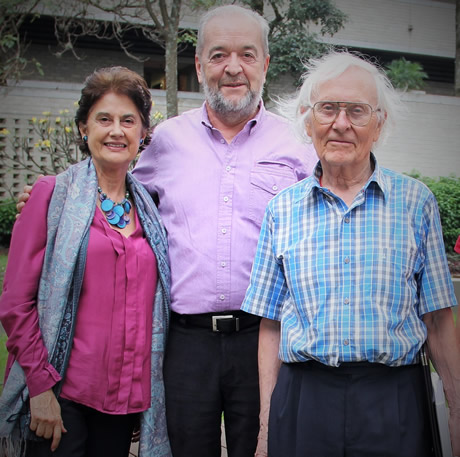 Christian Pommerenke en compañía de los profesores Débora Tejada y Jorge Cossio.