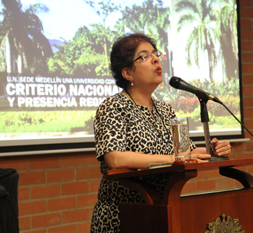 Profesora Diana Luz Ceballos, directora académica de la Sede.