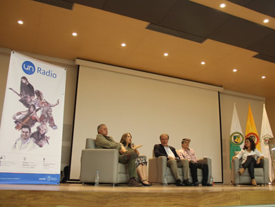 Los retos y desafíos de la radio en el escenario de la paz fue uno de los tópicos que se abordó en el Conversatorio.