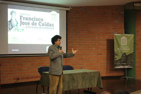Gabriel Jaime Gómez Carder, escritor y divulgador científico, fue el invitado a la sesión de la Cátedra de Ingeniería Civil.