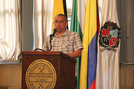 Profesor Oswaldo Ordoñez, director de Grupo de investigación en Georrecursos, Minería y Medio Ambiente (GEMMA).