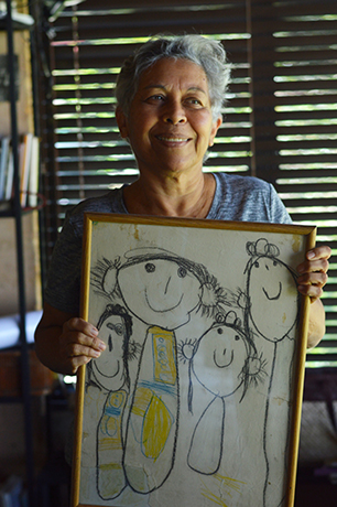 Su objeto más preciado es un cuadro que pintó una de sus hijas cuando era niña. Foto: cortesía Gilda María Wolf Amaya.