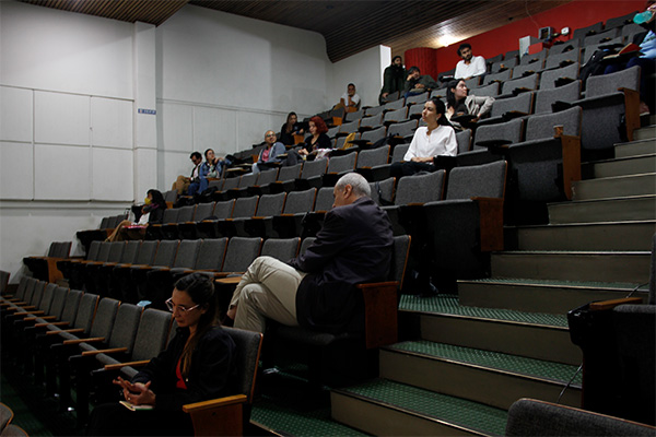 El evento académico se realizó de manera presencial, pero las conferencias también se transmitieron por YouTube. Foto: Unimedios.