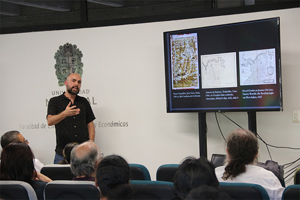 Las temáticas abordadas estuvieron asociadas a la Historia colonial, tema de interés del profesor Córdoba Ochoa. Foto: Unimedios.