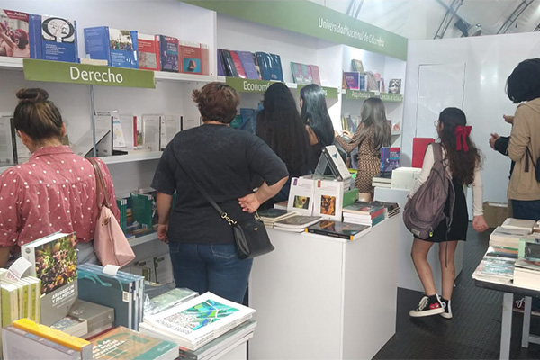 La UNAL Medellín lanzó 11 libros en la 16 Fiesta del Libro y La Cultura. Foto: Sección de Publicaciones.