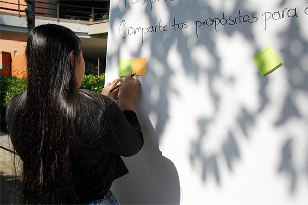 Los asistentes compartieron sus deseos para la Institución y su vida personal. Foto: Unimedios.