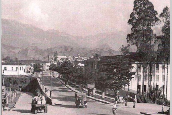 Avenida Santander, Manizales. Foto cortesía: Historia y fotografías antiguas de Manizales. Facebook.