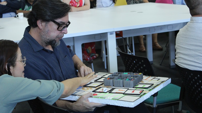 Muestra del juego realizado para personas con discapacidad visual durante la reapertura de Makerspace. Fotografía Unimedios Medellín.