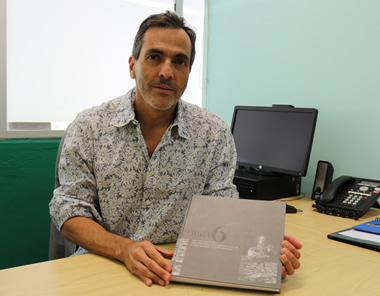 El profesor juan David Chávez Giraldo es el líder de la colección Obra y uno de los autores del texto.