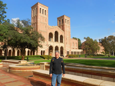 El arquitecto ha combinado la academia, el ejercicio de la arquitectura y el emprendimiento. Universidad de Stanford, (California, 2012). Foto cortesía.