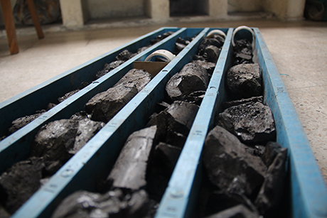 El Laboratorio de Carbones recibe muestras de carbón de todo el país.