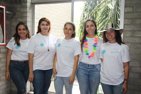 Algunos de los estudiantes anfitriones que acompañaron a los extranjeros durante su estancia en Colombia.