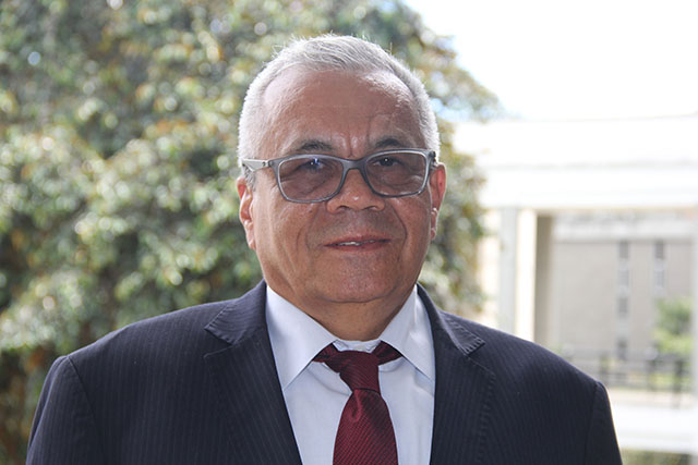 El profesor Hernán Darío Cano es ingeniero civil de la Universidad Nacional de Colombia Sede Medellín, especialista en estructuras.