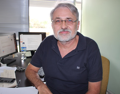 Marco Paluszny, docente de la Escuela de Matemáticas de la U.N. Sede Medellín.