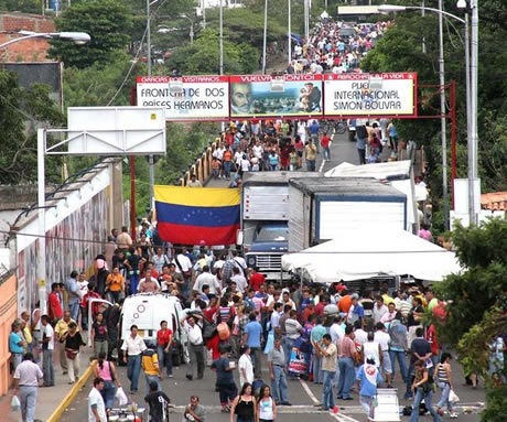 Según datos de Migración Colombia alrededor de 37 mil personas ingresan al país diariamente. Fotografía tomada de: https://www.lafm.com.co/noticias/migracion-colombia-cerca-300-mil-venezolanos-forma-irregular-pais/