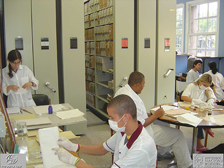 La UNAL Medellín pudo acceder a los archivos gracias a un comodato. Foto: archivo Laboratorio de Fuentes Históricas.