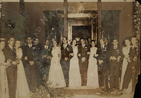 Entre los fotografiados están Arturo, Constanza y Esteban en 1939. Foto: Laboratorio de Fuentes Históricas de la UNAL Medellín.