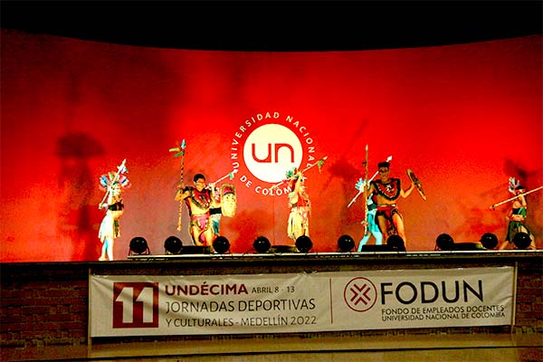 Distintos grupos de danza, música y cuenteros de la UNAL Medellín se presentaron durante la inauguración. Foto: Unimedios.