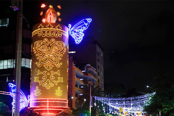 Tradicionalmente el Alumbrado Navideño se enciende el día de las velitas. Foto: Alcaldía de Medellín. Tomada de bit.ly/3HAZuF3