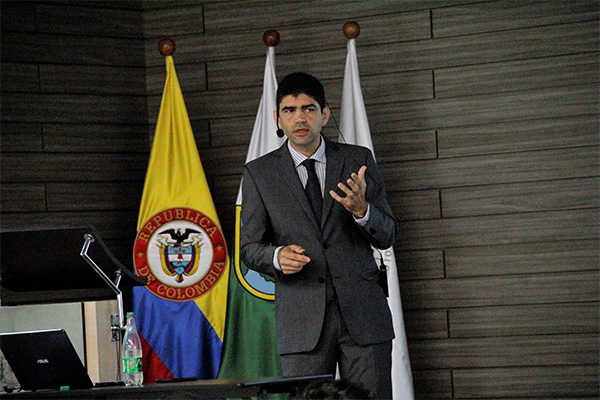 Además de dictar la conferencia, Ribeiro Marchiori, asistió para renovar un convenio de cooperación técnica entre la UNAL Medellín y la Universidad Federal de Lavras, (Brasil). Foto: Unimedios