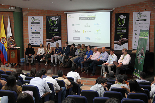 Foro de Clausura con los ponentes invitados a la Conferencia Forestal. UNAL Medellín. Foto Unimedios.