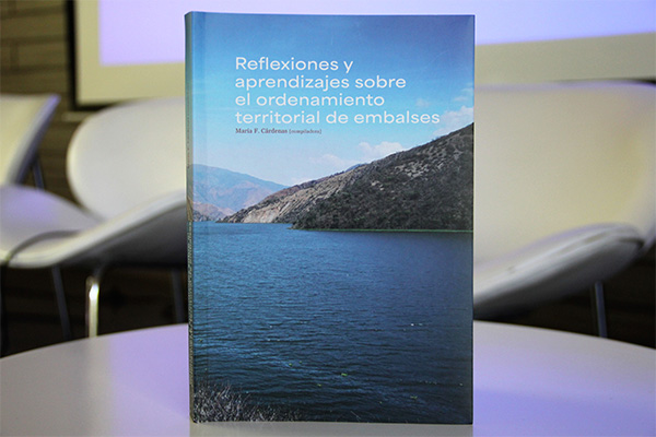 El libro tiene 260 páginas. Foto: Unimedios.