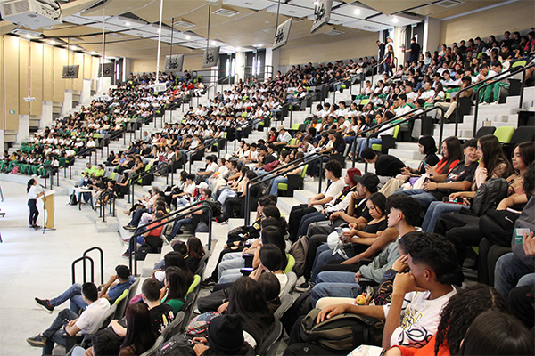 El encuentro y la bienvenida se realizó en uno de los auditorios del Bloque 12 del Campus El Volador. Foto Unimedios.