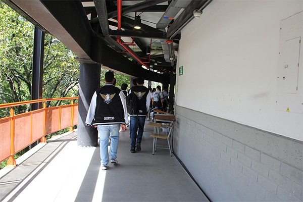 Después de la bienvenida, los invitados exploraron la Universidad y recibieron un simulacro de primeras clases. Foto Unimedios.