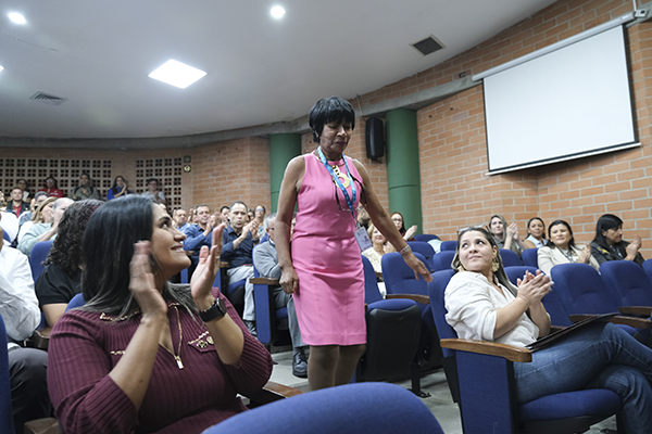 Ambas ceremonias se destacaron por su ambiente festivo y de gratitud. Foto de Unimedios.