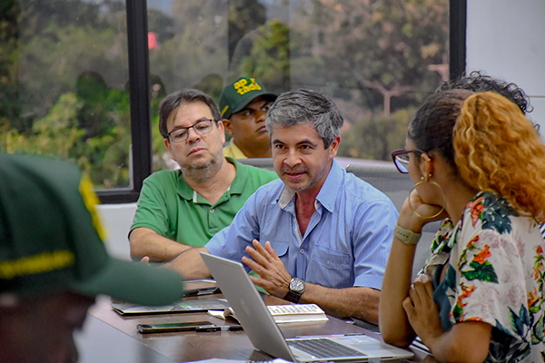 Juan Enrique Torres Madrigal, Vicedecano de Investigación y Extensión de la Facultad de Arquitectura; Wilmer Saldarriaga Agudelo, Vicedecano Académico de la Facultad de Ciencias. Foto Unimedios Medellín.
