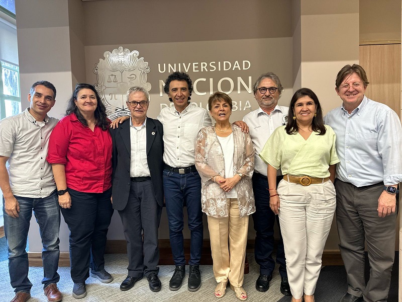 Vélez Restrepo, decano ad hoc de la Facultad Ciencias de la Vida en compañía de los demás decanos de la UNAL Medellín y la rectora de la UNAL. Foto: Unimedios.