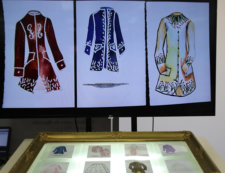 En la muestra hay algunos dibujos y aguados sobre papel que dan cuenta del vestido en los siglos XVII y XVIII.