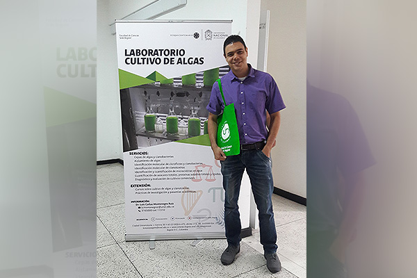 Durante un encuentro de investigadores de microalgas en la UNAL Bogotá en 2018. Foto cortesía.