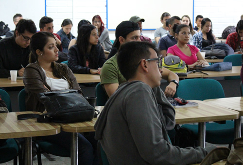 Estudiantes y egresados de la Facultad de Arquitectura asistieron al Foro.