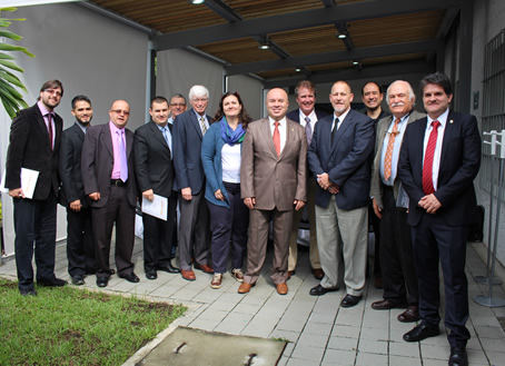 Delegaciones de la Universidad Nacional de Colombia Sede Medellín y la Universidad de Purdue en la Finca las Mercedes de la Facultad de Minas.