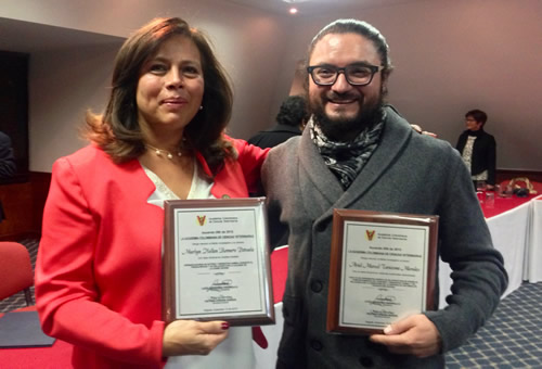 El profesor de la Sede Ariel Marcel Tarazona, junto a la Dra Marlyn Helen Romero de la Universidad de Caldas, quien también fue galardonada.