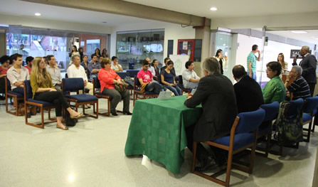 Al acto de apertura asistieron representantes de la Vicerrectoría, la Facultad de Arquitectura, la Universidad Jorge Tadeo Lozano y miembros de la comunidad universitaria.
