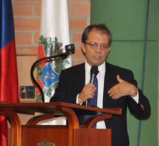 Yobenj Aucardo Chicangana Bayona, decano de la Facultad de Ciencias Humanas y Económicas.