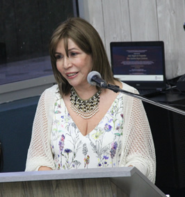 La profesora Ana Catalina Reyes Cárdenas, agradeció el reconocimiento.
