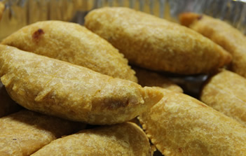 Las empanadas colombianas se caracterizan por tener masa de maíz.
